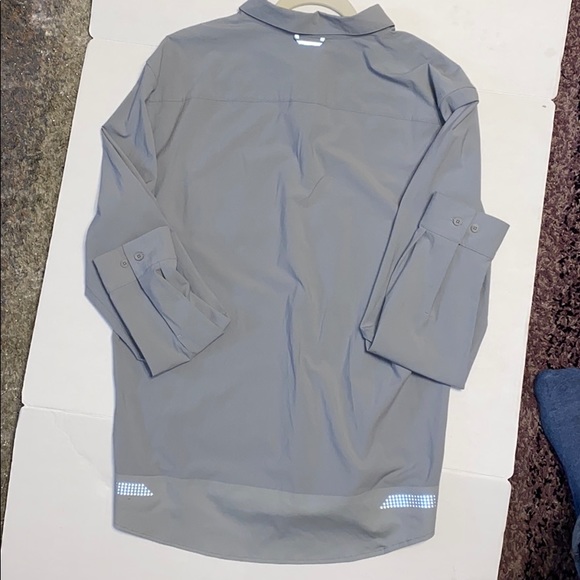 LULULEMON BUTTON UP - Picture 2 of 3